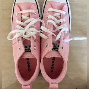 Never worn pink converse women’s size 10